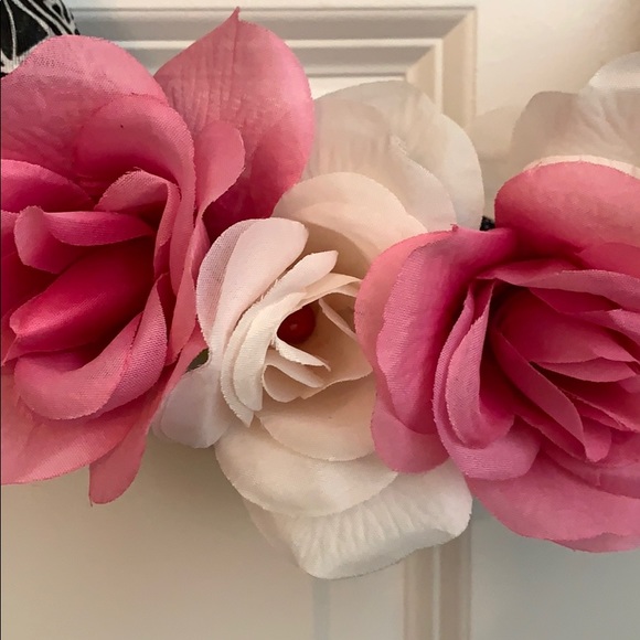 Pink and off white roses wreath - Picture 4 of 5